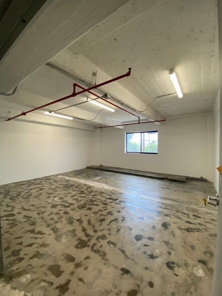 More Photos Of 901 E 31st St, Los Angeles Manufacturing For Lease