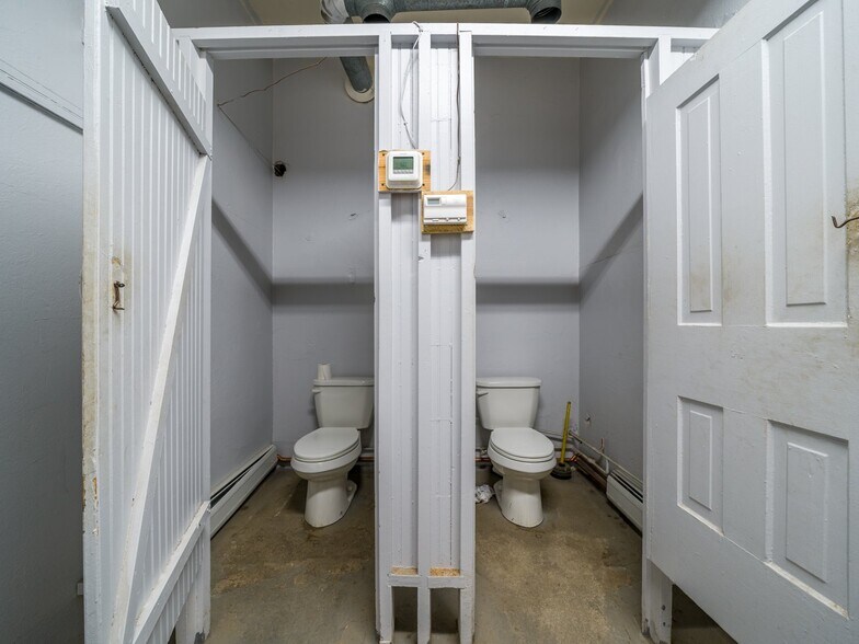 More Photos Of 50 Franklin St, Batavia Flex For Sale