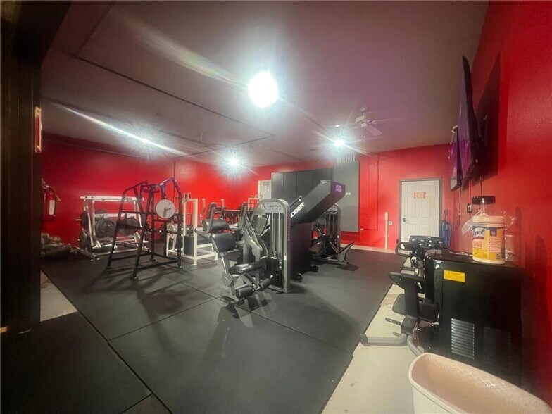 More Photos Of 105 S Mantorville Ave, Kasson Service For Sale