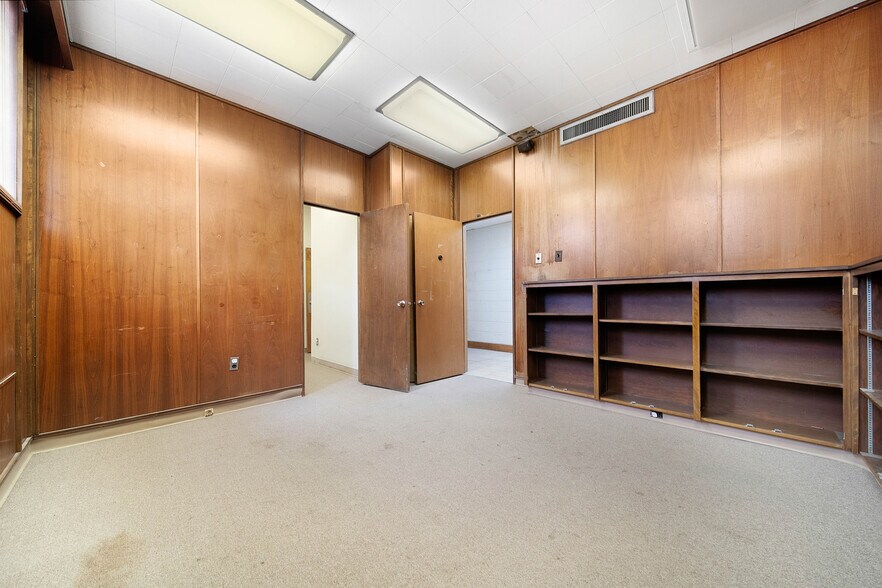 More Photos Of 19711 Greenfield Rd, Detroit Religious Facility For Sale