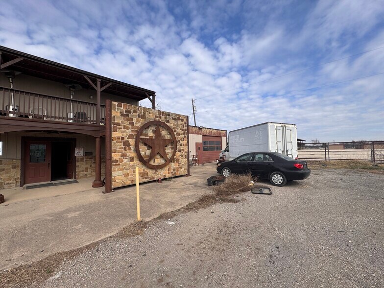 More Photos Of 9701 E Highway 67, Alvarado Service For Sale