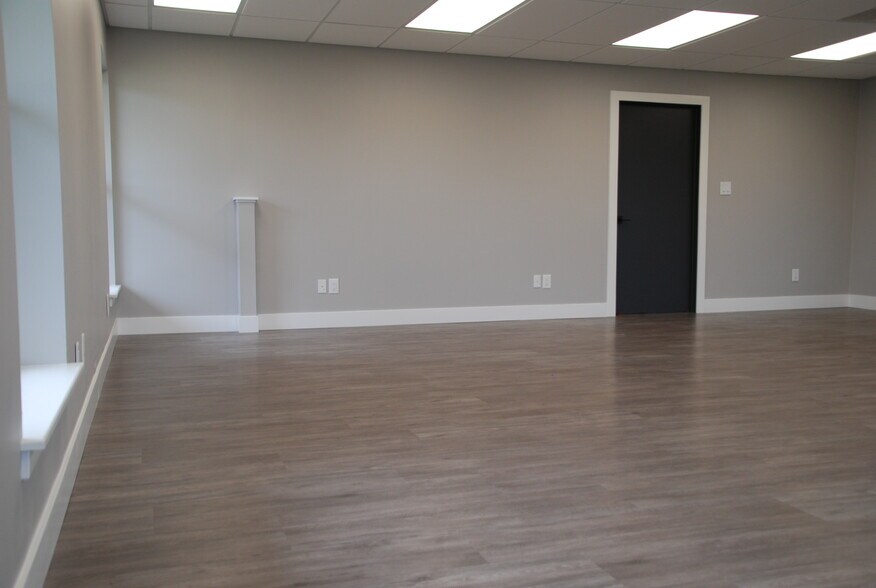More Photos Of 1314 Barnhart Rd, Troy Office For Lease