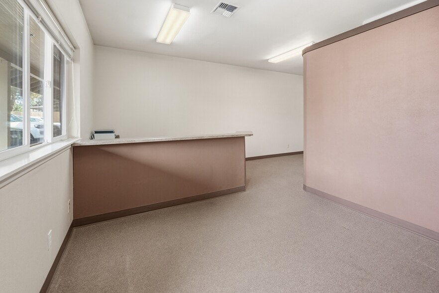 More Photos Of 600 NE Savannah Dr, Bend General Retail For Lease