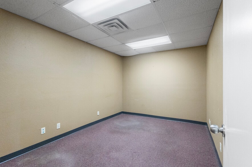 More Photos Of 421 S Beckham Ave, Tyler Medical For Lease