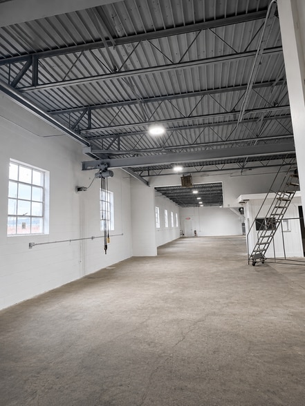 More Photos Of 26272 Groesbeck Hwy, Warren Warehouse For Sale