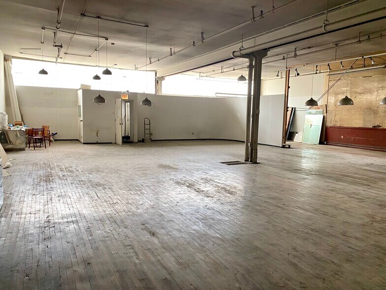 More Photos Of 2345 N Milwaukee Ave, Chicago Storefront Retail Residential For Lease