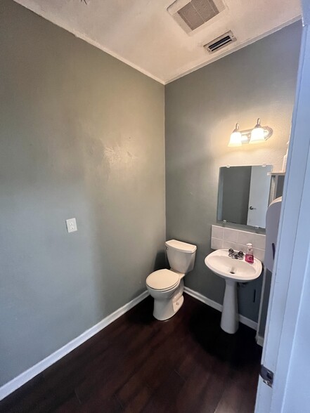 More Photos Of 2474 Broadway, Beaumont Medical For Sale