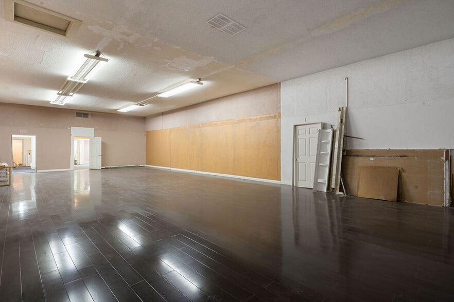 More Photos Of 919 N Chester Ave, Bakersfield Storefront Retail Office For Sale