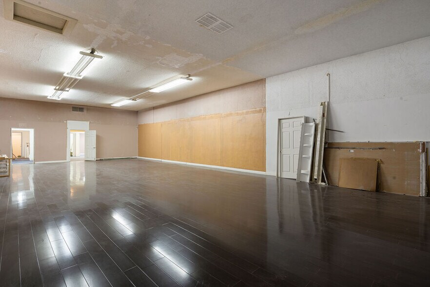 More Photos Of 919 N Chester Ave, Bakersfield Storefront Retail Office For Sale