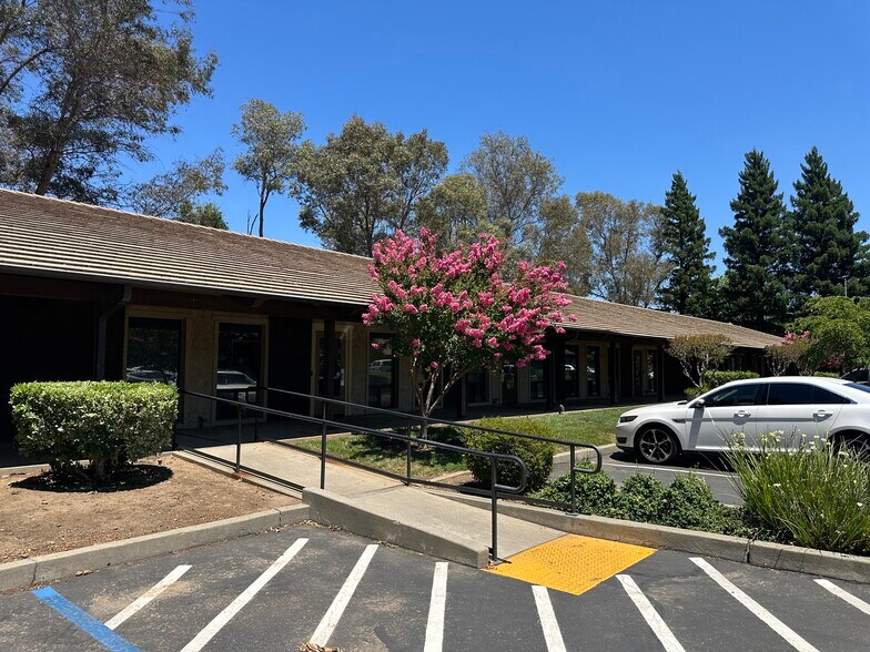 More Photos Of 1370 Ridgewood Dr, Chico Office For Sale