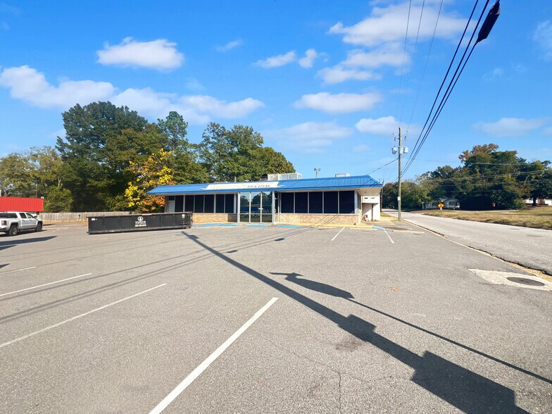 More Photos Of 2701 Lurleen B Wallace Blvd, Northport Restaurant For Lease