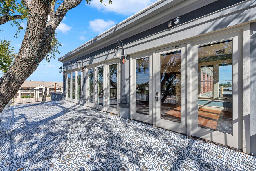 More Photos Of 601 Bessemer Ave, Llano Restaurant For Sale