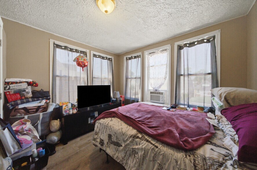 More Photos Of 2038 N Kostner Ave, Chicago Multifamily For Sale