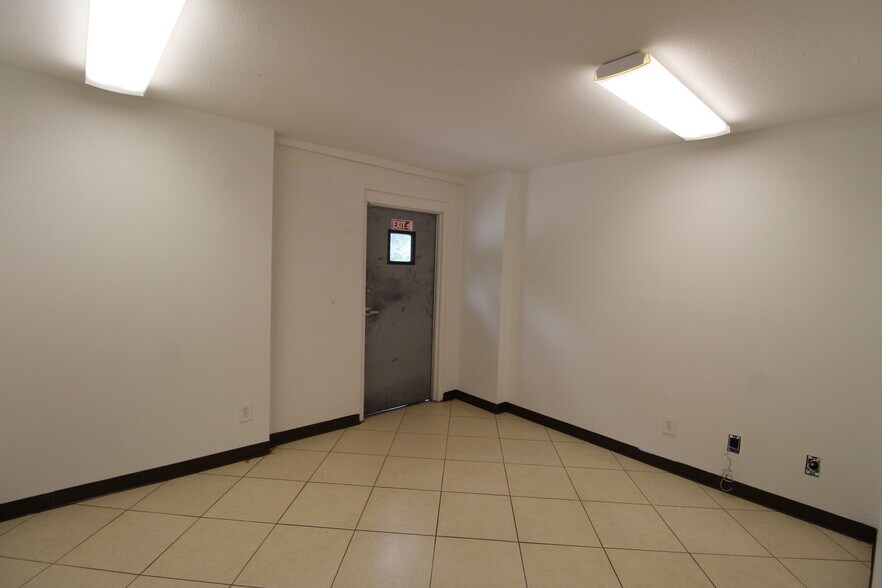 More Photos Of 2208 58th Ave E, Bradenton Warehouse For Sale