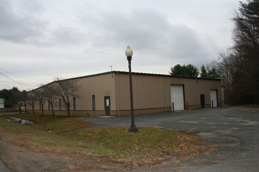 More Photos Of 121 Summit Lock Rd, Westfield Warehouse For Lease
