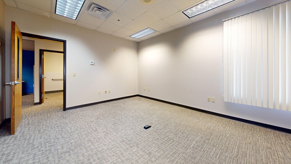 More Photos Of 600 S Nicolet Rd, Appleton Office For Lease