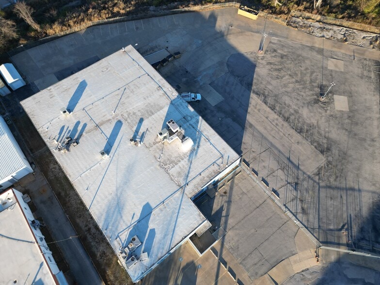 More Photos Of 6923 E 14th St, Tulsa Service For Sale