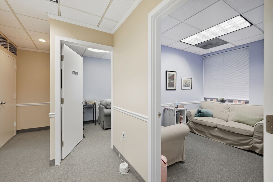 More Photos Of 6175 Executive Blvd, Rockville Medical For Lease