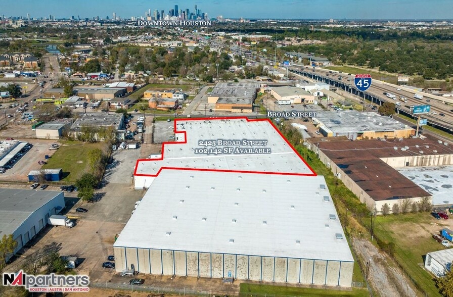 More Photos Of 2425 Broad St, Houston Warehouse For Lease