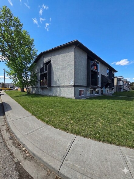 More Photos Of 4503 73rd St NW, Calgary Apartments For Sale