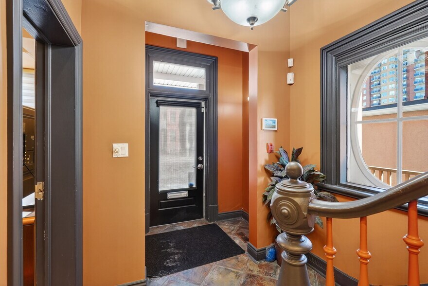 More Photos Of 464 Somerset St W, Ottawa Office For Sale