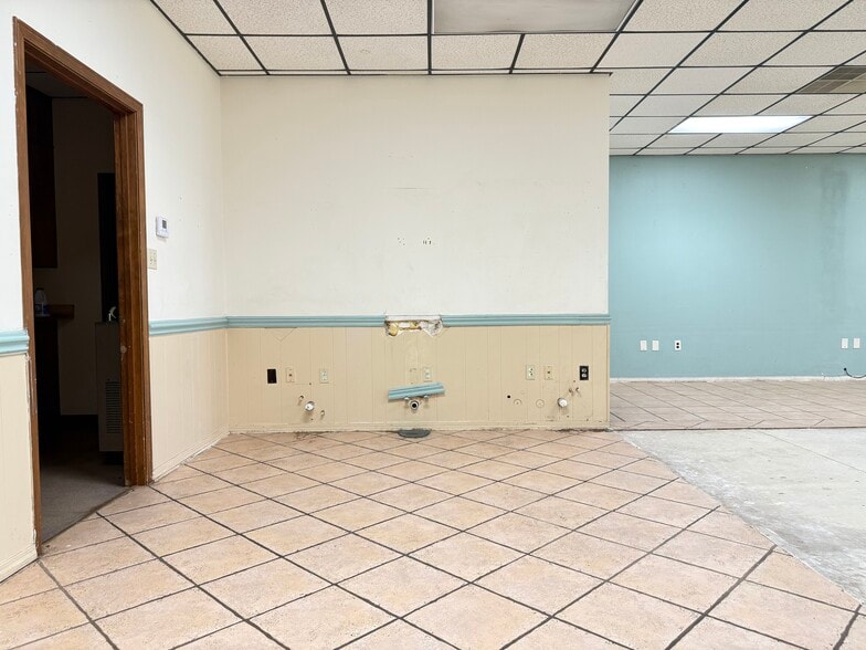 More Photos Of 803 Beverly Pky, Pensacola Parking Lot For Sale