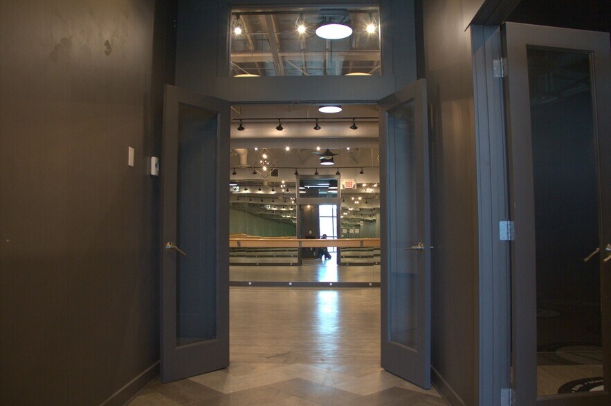 More Photos Of 10939 120th St NW, Edmonton General Retail For Lease