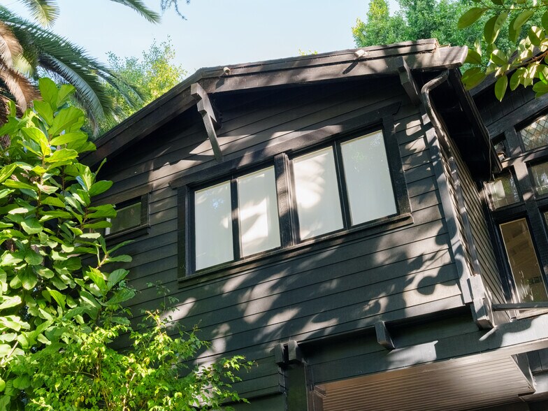 More Photos Of 1908 Hillcrest Rd, Los Angeles Apartments For Sale