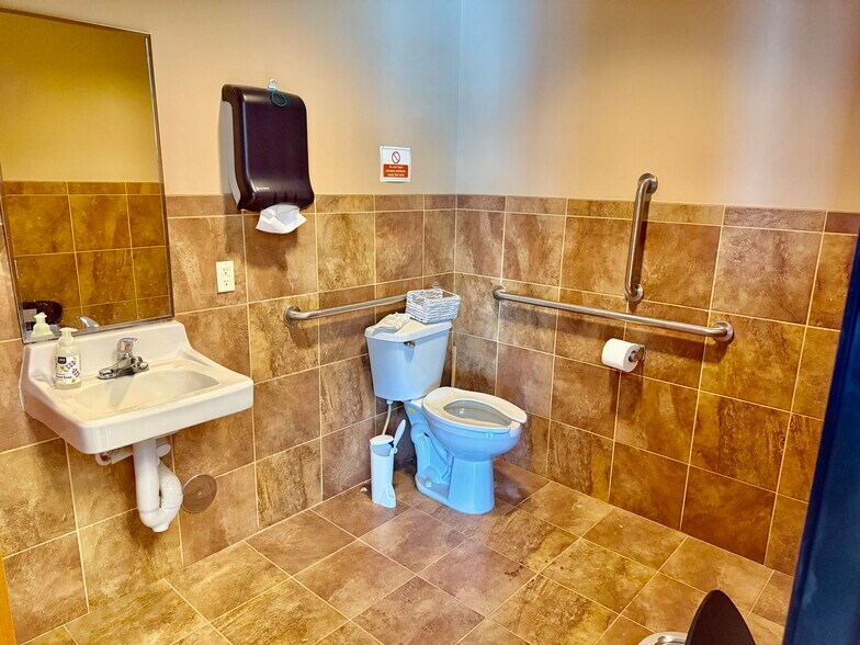 More Photos Of 15255 N 40th St, Phoenix Medical For Sale