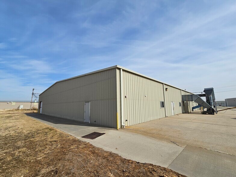 More Photos Of 1215 Oak St, La Crosse Warehouse For Sale