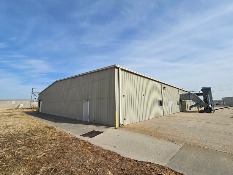 More Photos Of 1215 Oak St, La Crosse Warehouse For Sale