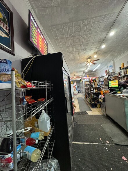 More Photos Of 39 Ridge Rd, Lyndhurst Storefront Retail Residential For Sale