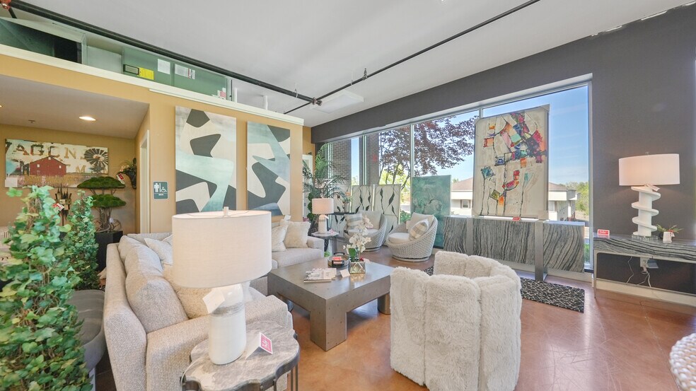 More Photos Of 2265 Bagnell Dam Blvd, Lake Ozark Office For Sale