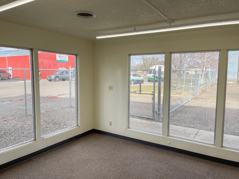 More Photos Of 710 S Oregon St, Ontario Office For Lease