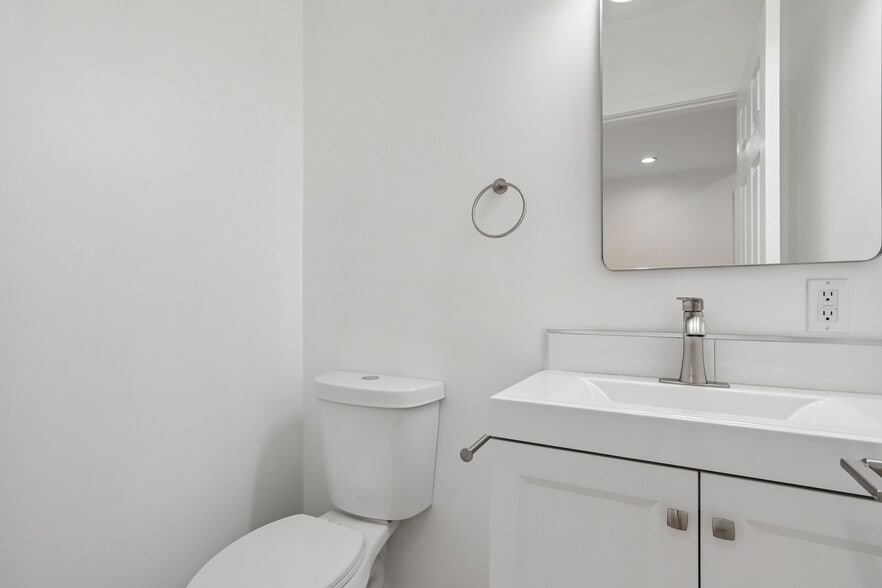 More Photos Of 15952 Simonds St, Granada Hills Apartments For Sale