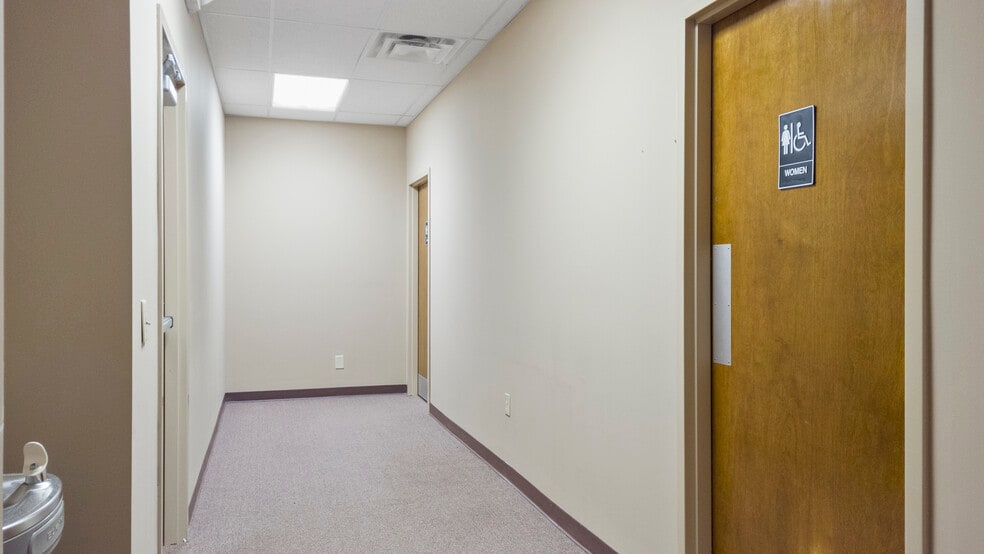 More Photos Of 110 Holiday Dr, Macon-Bibb Medical For Sale