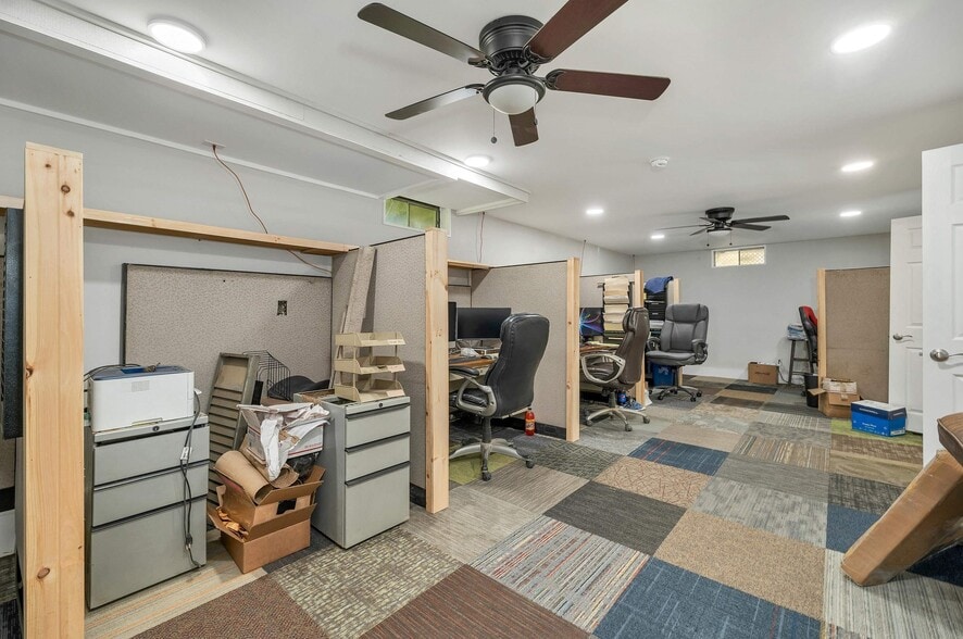 More Photos Of 12 Land Cruiser Dr, Sullivan Distribution For Sale