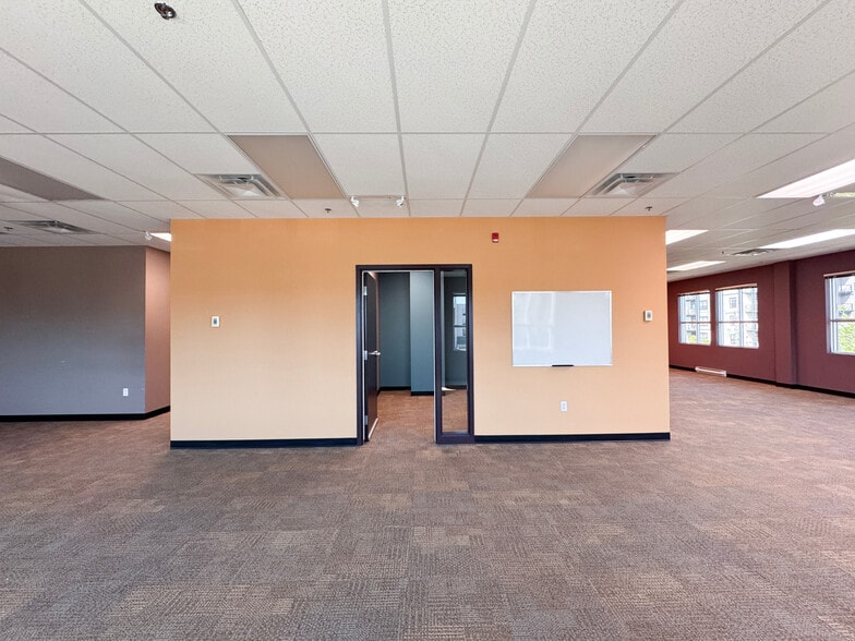 More Photos Of 33 Weldon St, Moncton Office For Lease