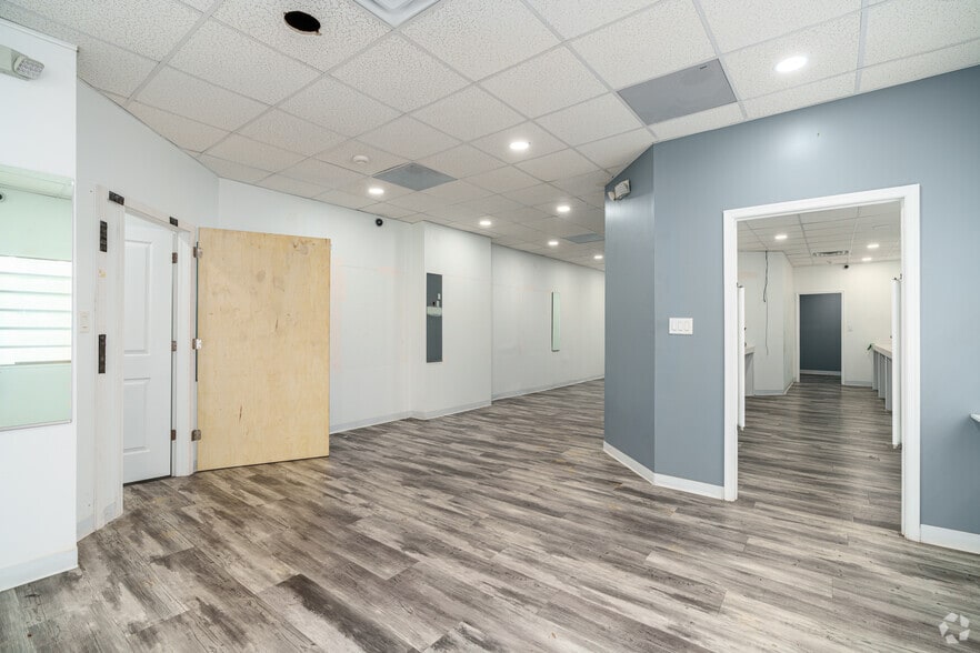 More Photos Of 1318 Walnut St, Philadelphia Storefront Retail Residential For Lease