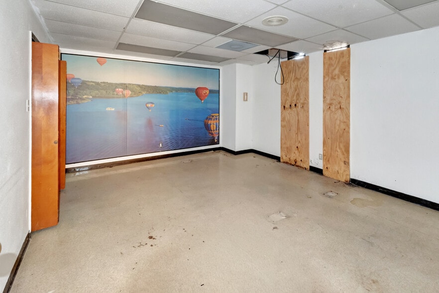 More Photos Of 104 Teakwood Dr, Victoria Medical For Sale