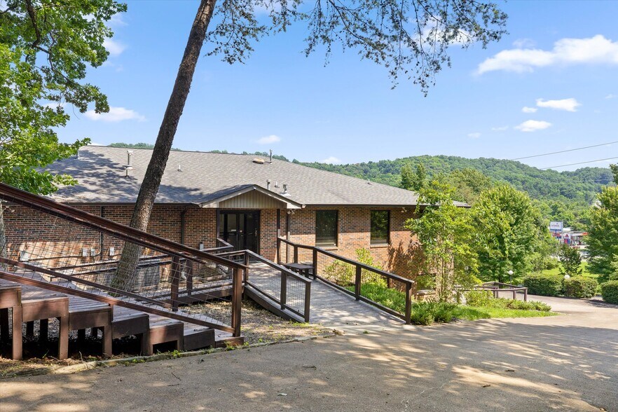 More Photos Of 901 Mountain Creek Rd, Chattanooga Office For Lease