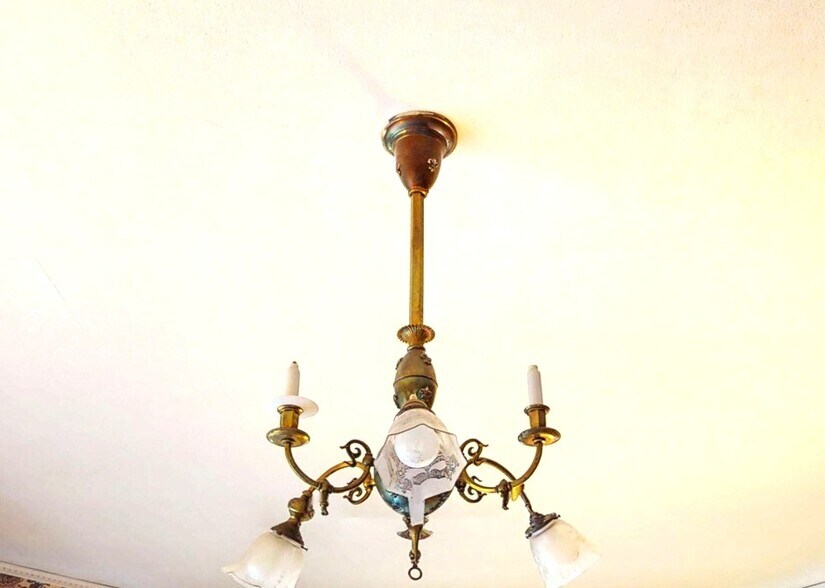 More Photos Of 8 W High St, East Hampton Office For Sale