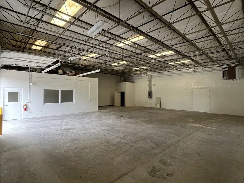 More Photos Of 963 N Burnt Hickory Rd, Douglasville Unknown For Lease