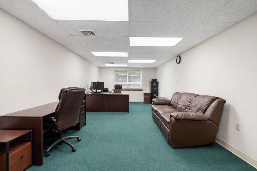 More Photos Of 2930 Clymer Ave, Telford Industrial For Lease