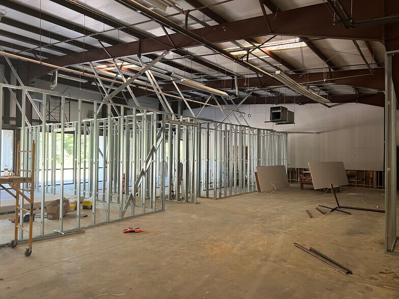 More Photos Of 9875 Huff Puff Rd, Lakeland Freestanding For Lease