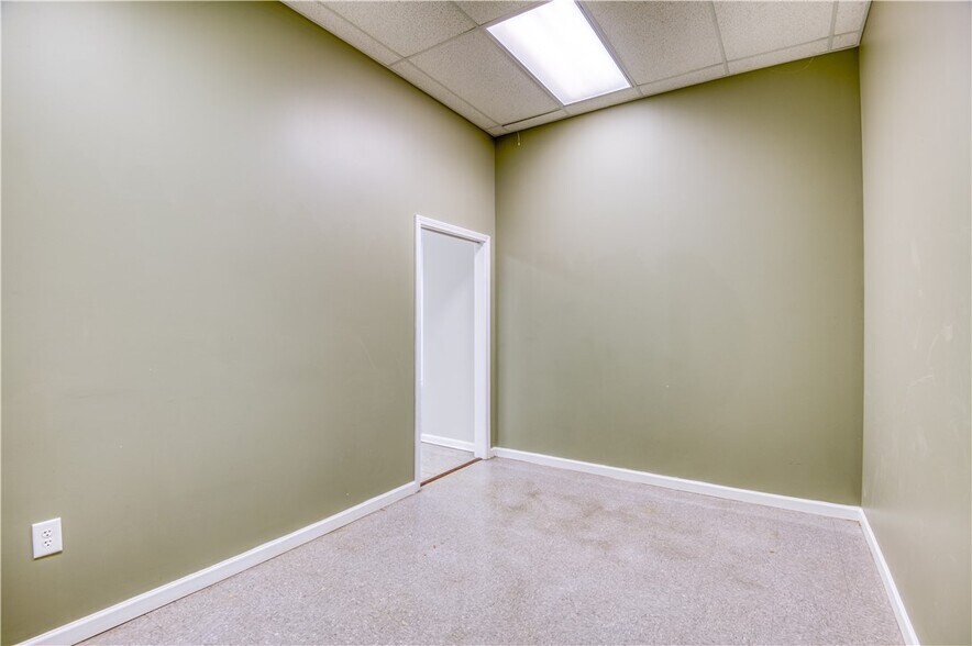 More Photos Of 2345 Sandifer Blvd, Westminster Showroom For Lease