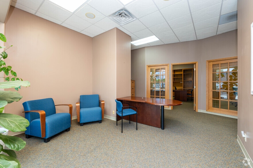 More Photos Of 14503 Grover St, Omaha Light Distribution For Lease