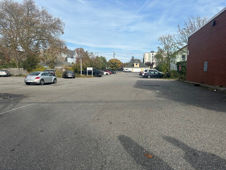 More Photos Of 300 E Main St, Riverhead Restaurant For Lease