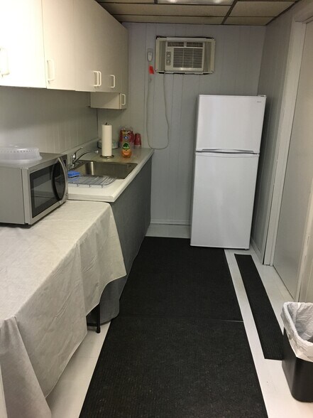 More Photos Of 38 Esther St, Newark Service For Sale