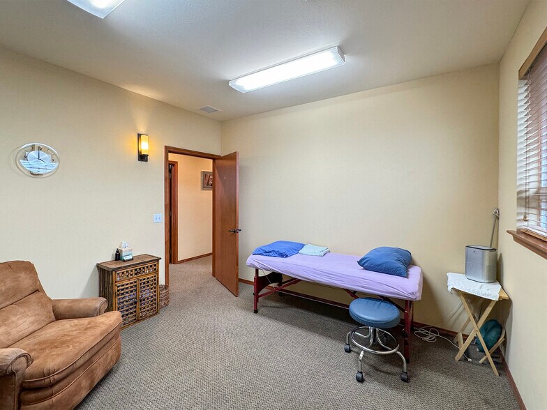 More Photos Of 534 N 5th Ave, Sequim Medical For Sale